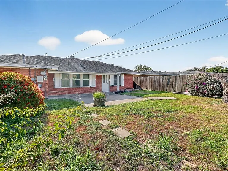 4637 Calvin Dr — Photo 36