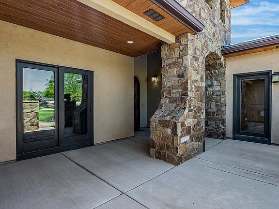 3rd image of 2103 Desert Hills Rd