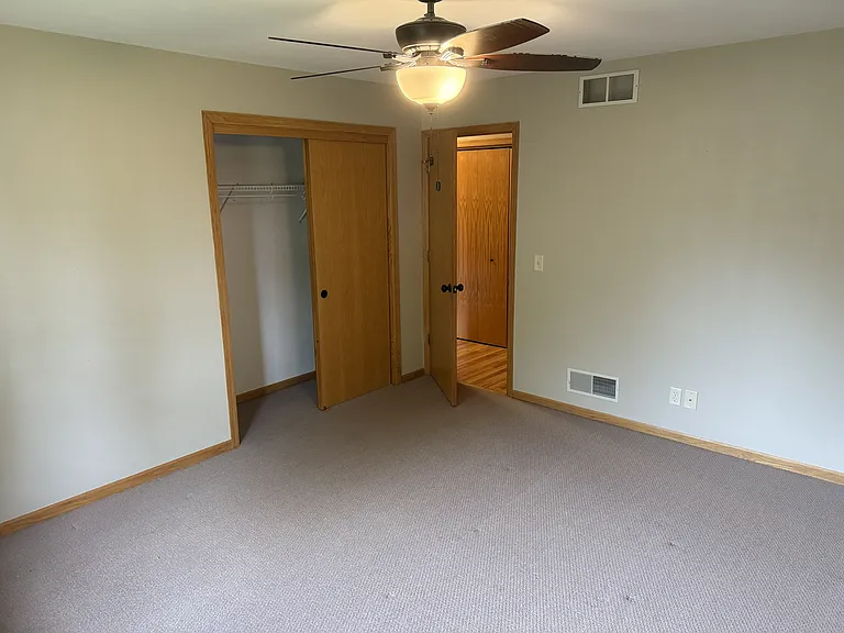 2701-2703 N Wuthering Hills Dr — Photo 5