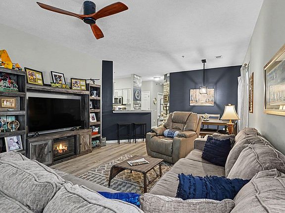 4th image of 512 35th Ave. N #2