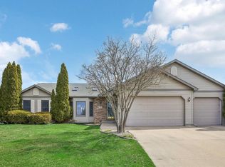 941 Chalfont Dr, Sun Prairie, WI 53590