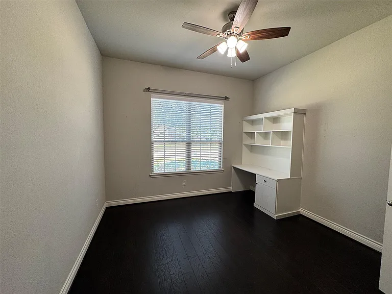 5231 Pickford Grv — Photo 17