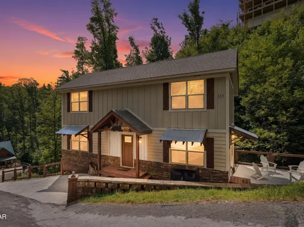 355 Wiley Oakley Dr, Gatlinburg, TN 37738