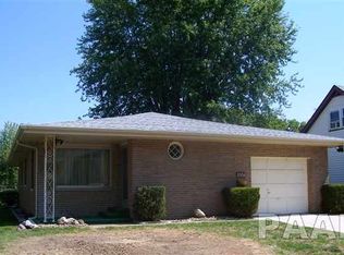 1004 Edison Ct, Pekin, IL 61554