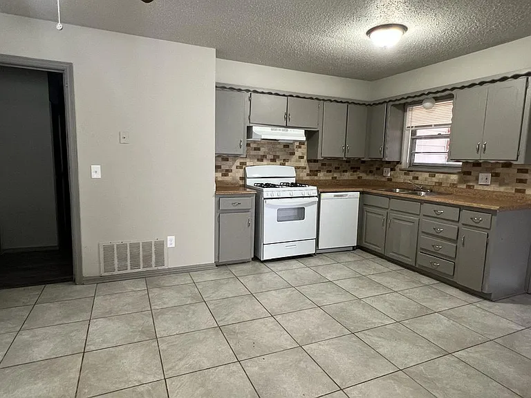 110 Meadowbrook Dr — Photo 6
