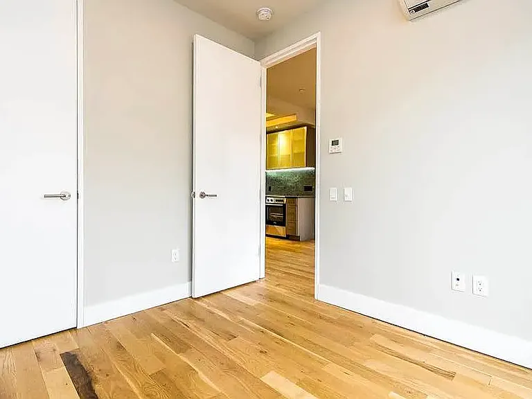 185 Leonard St #3E — Photo 9