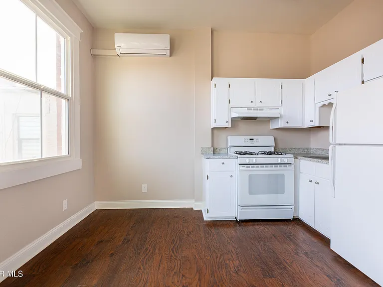 521 W Missouri Ave #12 — Photo 4
