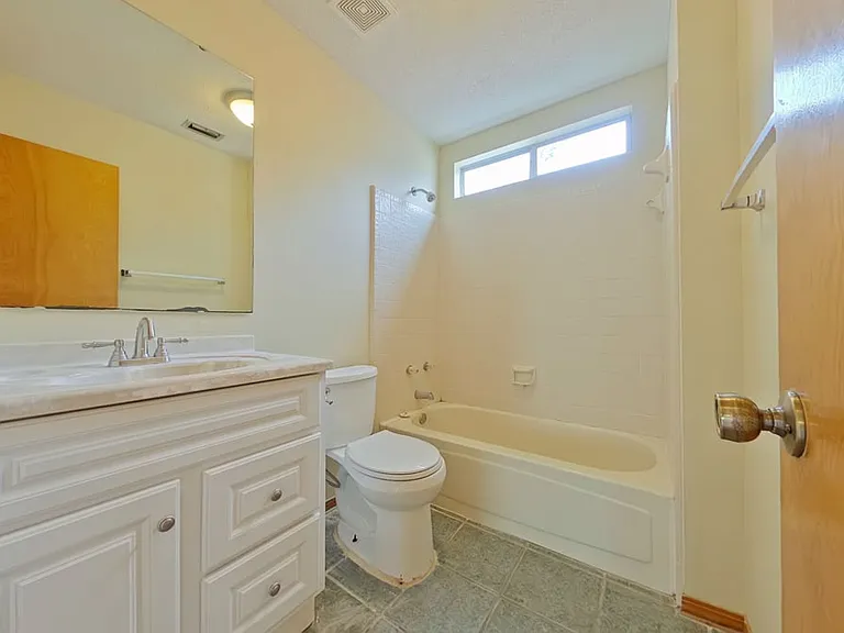 2815 Old Carriage Ln — Photo 13