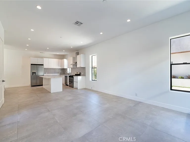 1805 S Longwood Ave — Photo 5