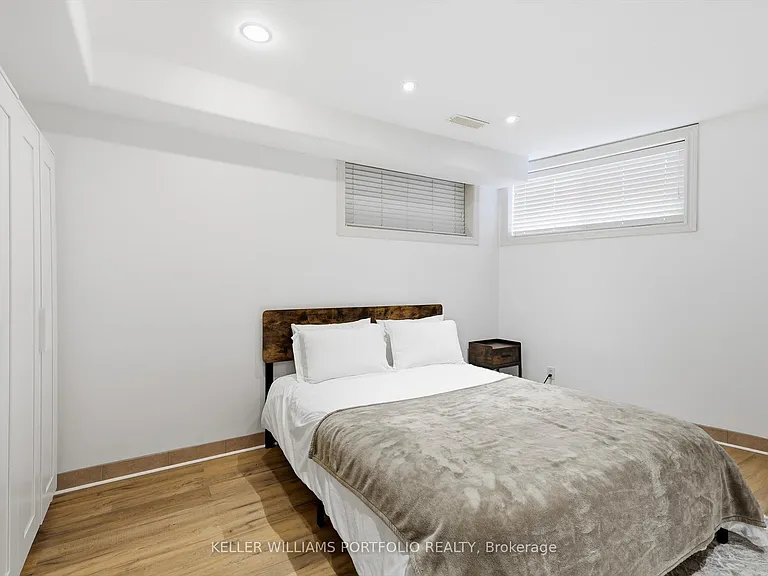 222 Hillsdale Ave E — Photo 32