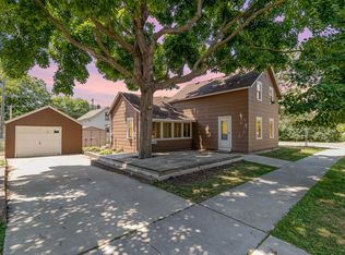 421 N Cedar St, Chaska, MN 55318