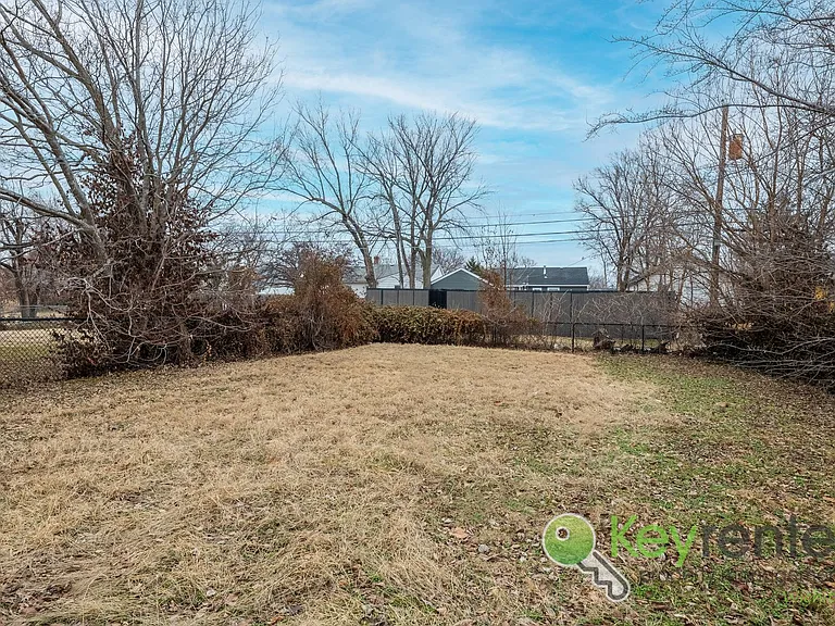 1338 N Volutsia Ave — Photo 3