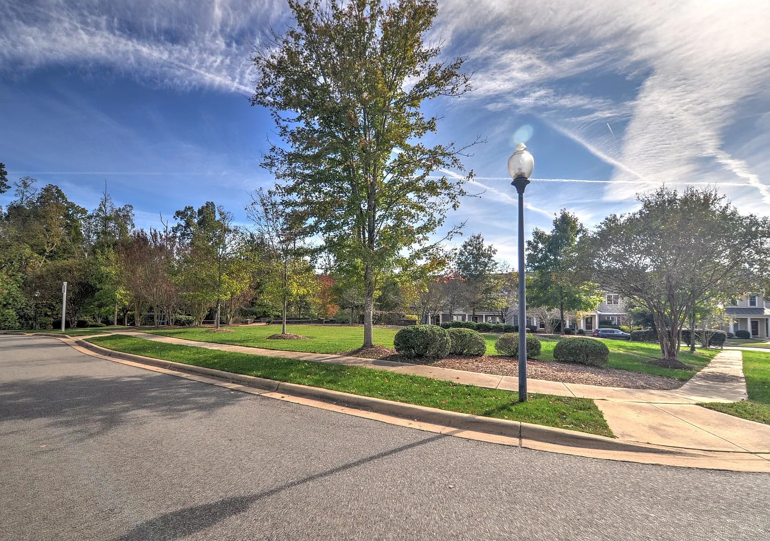 Light, Bright Governor's Village Townhome — Photo 4