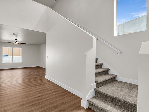 2nd image of 576 W 7th Ave