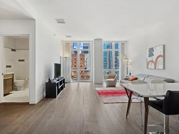305 East 51st Street 20B image 3 of 25