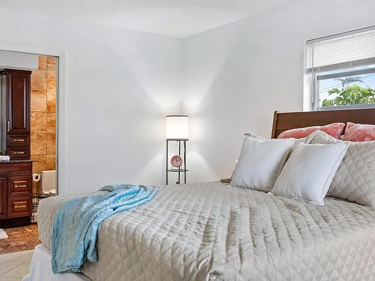 400 SE 31st St #8 — Photo 27