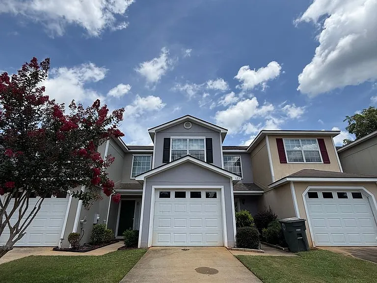 123 Woodberry Dr — Photo 1
