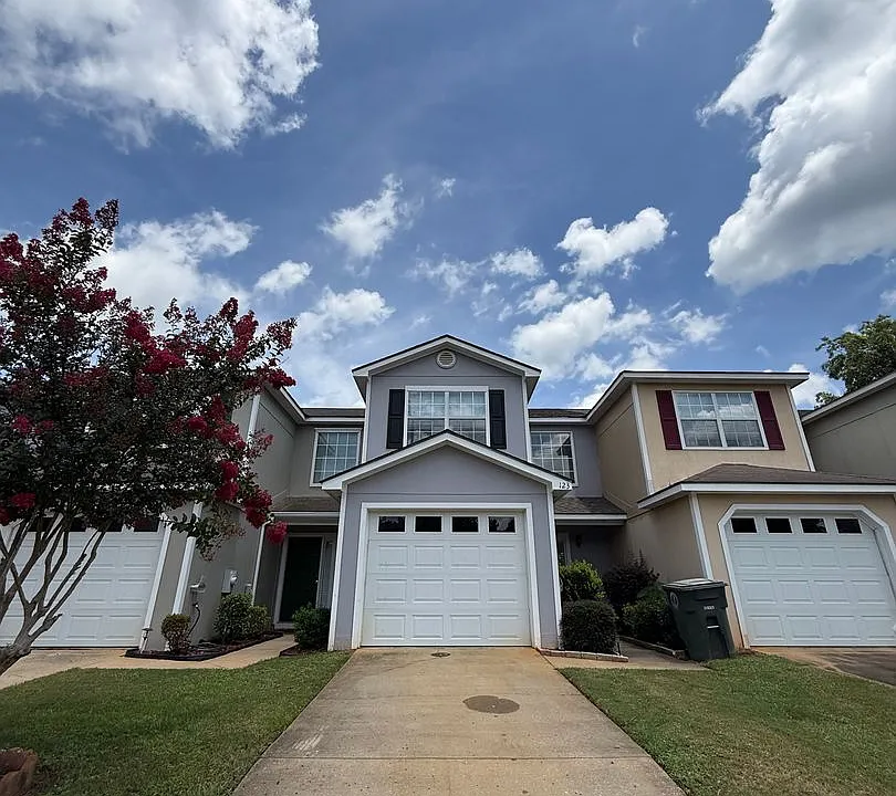 123 Woodberry Dr