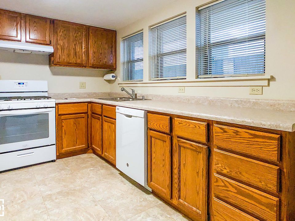1st image of 2837 N Southport Ave #G