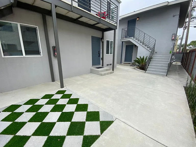 AC! In Unit Washer & Dryer! Reserved Onsite Parking! Downstairs Home! — Photo 20