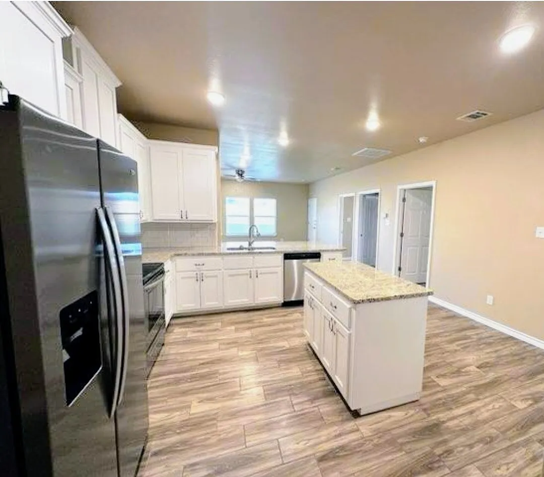 KITCHEN - 5415 Rose Garden Loop #B