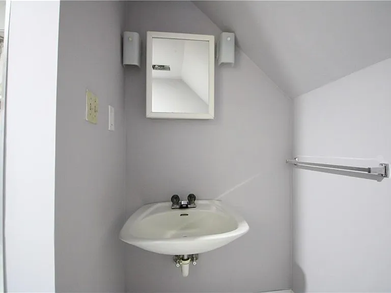 105 Homeport Dr — Photo 12