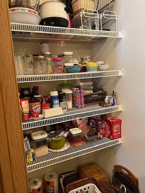 990 Linden Dr — Photo 3