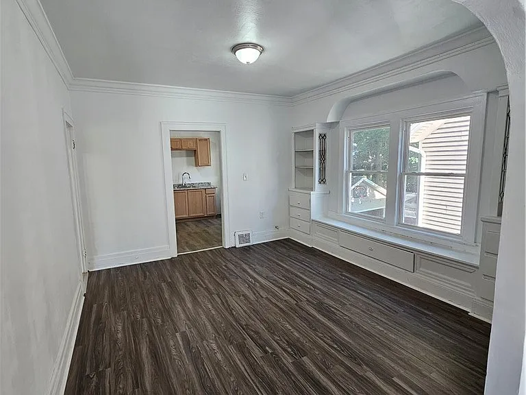 1111 E 114th St #UP — Photo 5