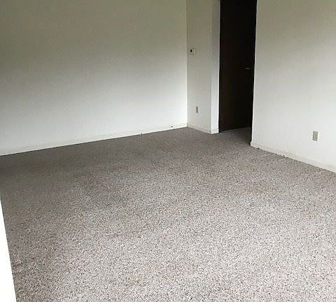 3rd image of 18 Tudor Ln APT 6