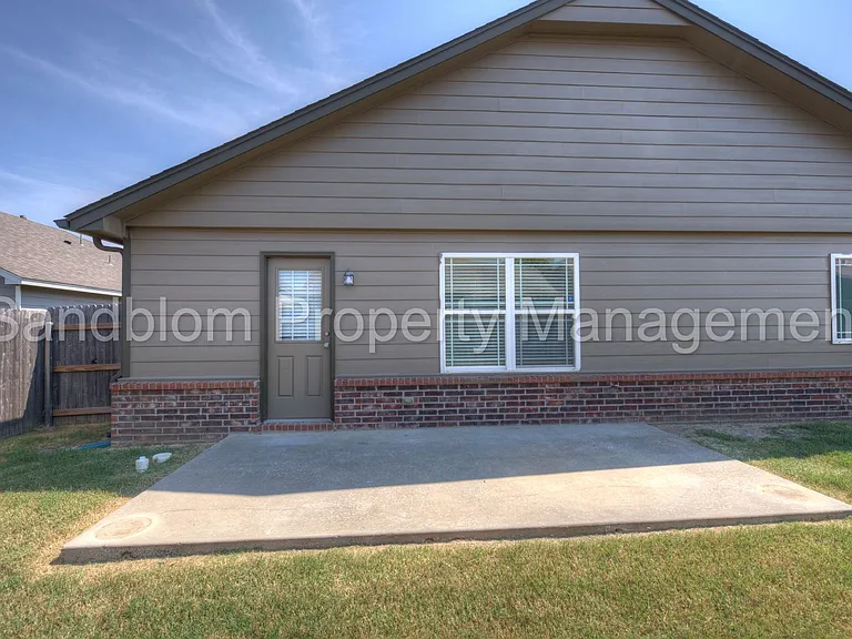10418 S James St — Photo 24