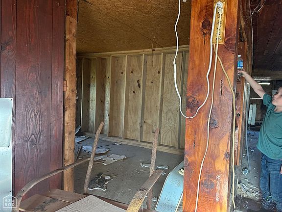 4th image of 985 Mosley Rd