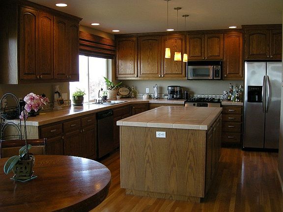 Great working kitchen with large Island, SS appliances, 