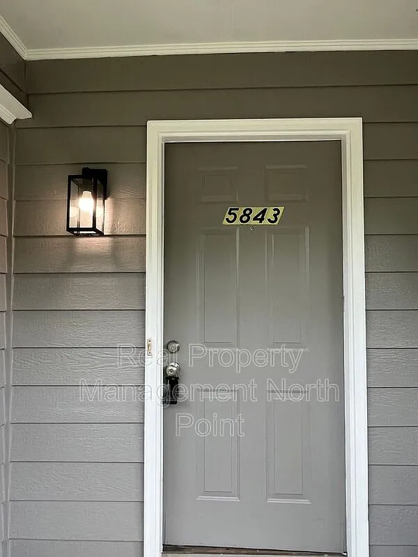3 bed, 2.5 bath, 1636 sqft, $1,695 — Photo 2
