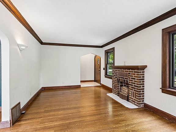 5th image of 5009 Gladstone Blvd
