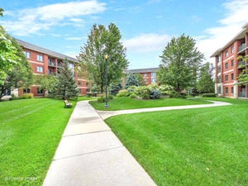 3rd image of 855 E 22nd St APT 202