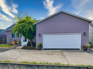 142 SE Lebleu Ln, Winston, OR 97496