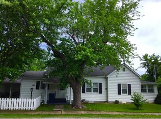 801 Election St, Benton, IL 62812