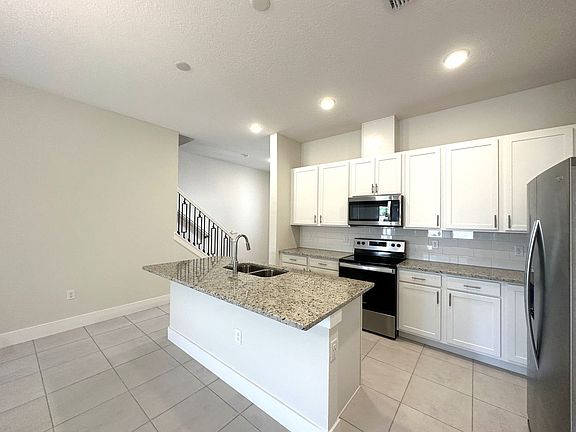 3rd image of 1435 Brookdale Ct