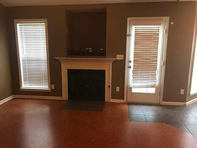 2512 Whitecliff Ln — Photo 8