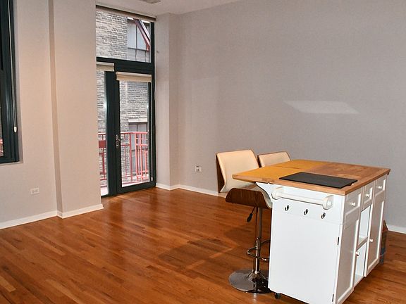 5th image of 208 W Washington St APT 1403