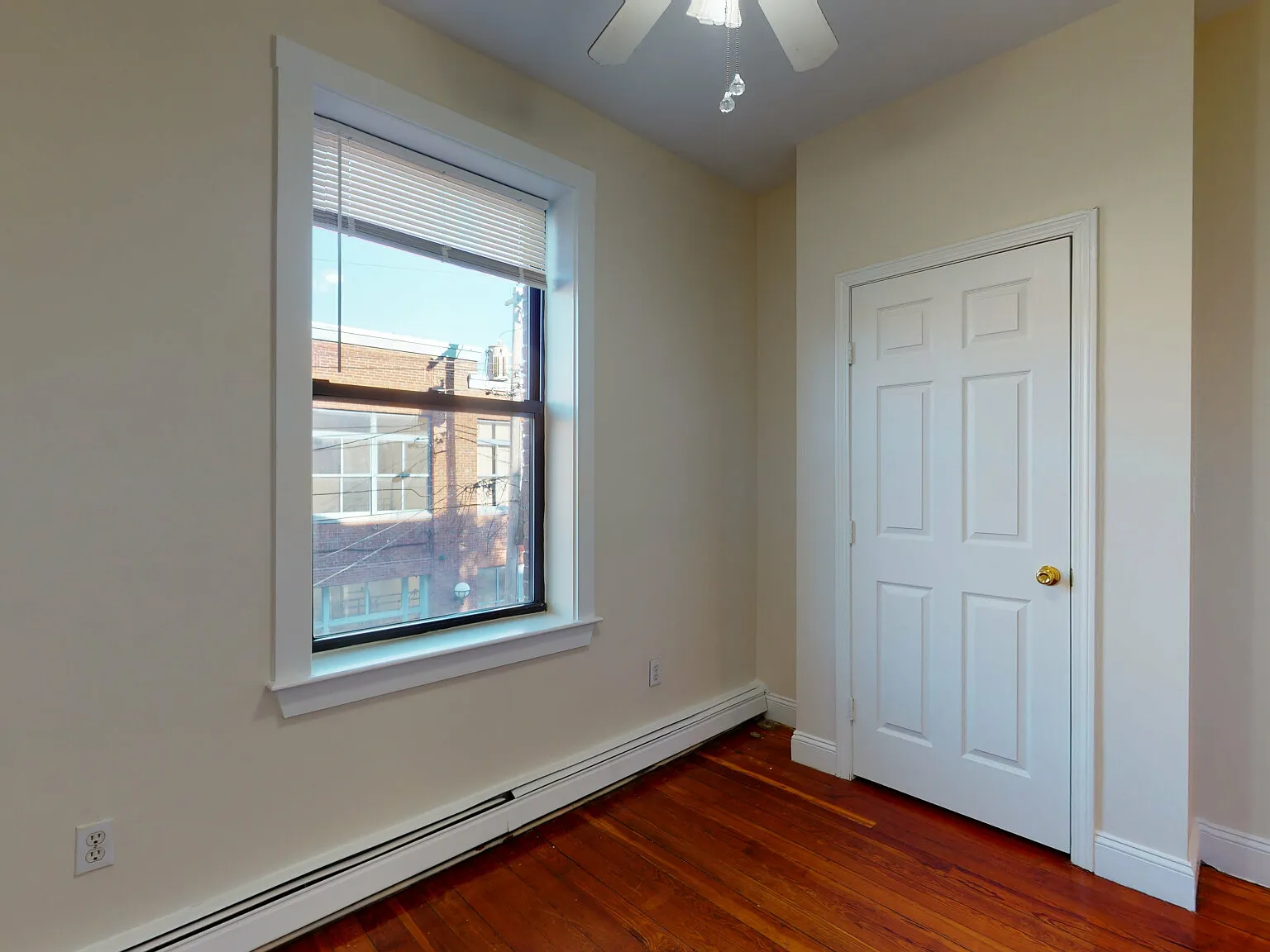 4 bed, 2.0 bath, 1200 sqft, $3,100 — Photo 4