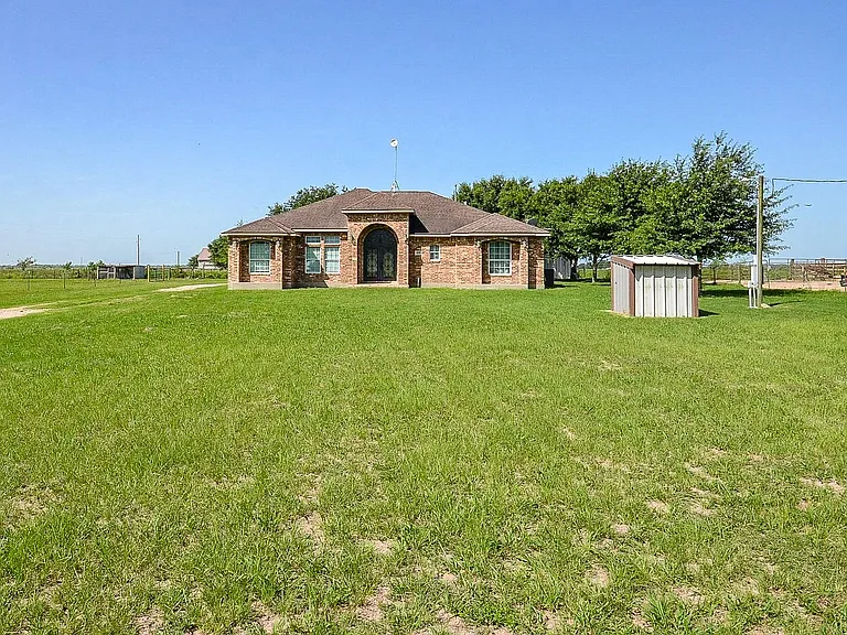 5575 Bollinger Rd — Photo 2