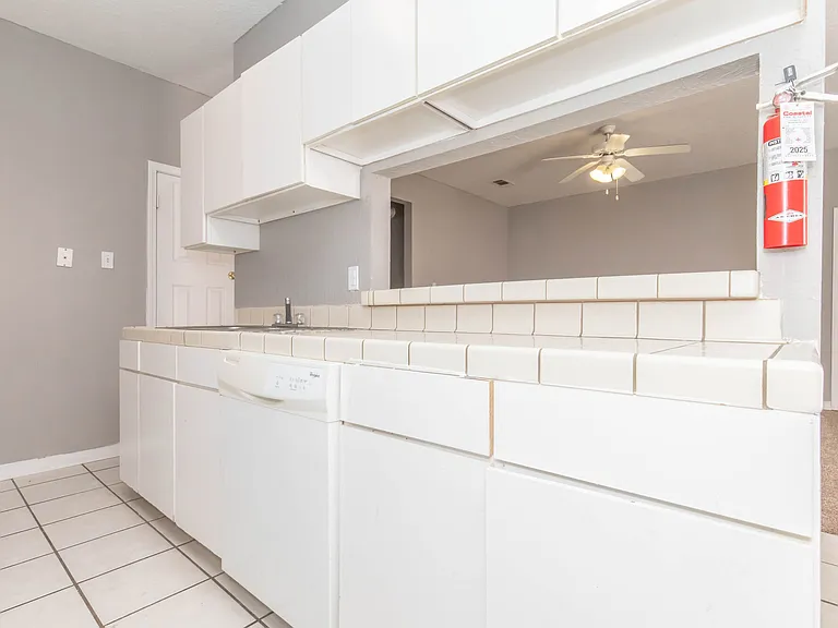 South Palm Villas — Photo 11