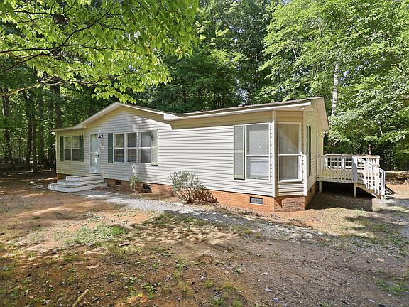 3rd image of 3208 Maple Ave