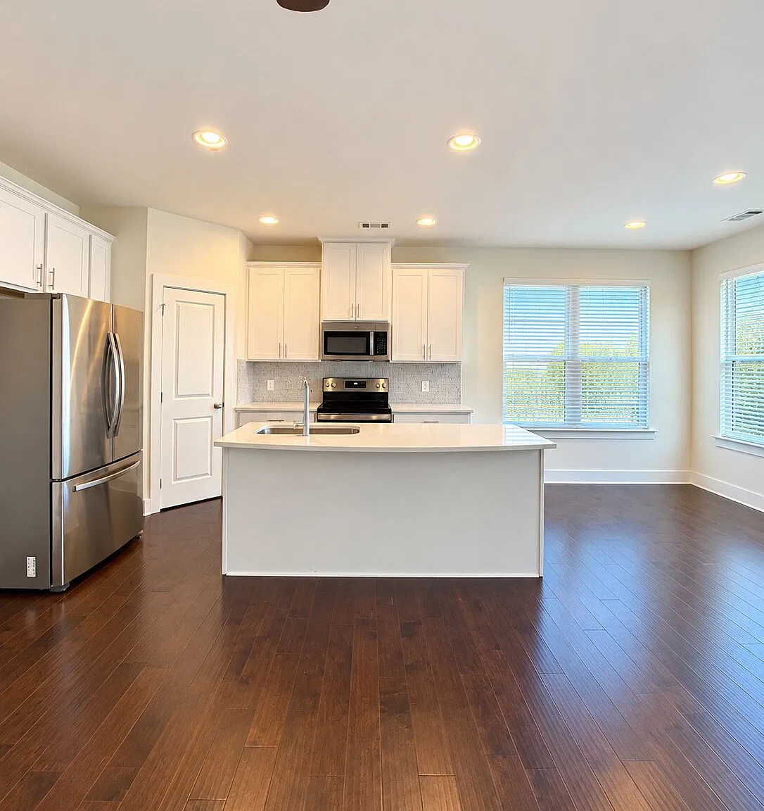 3 bed, 2.5 bath, 1829 sqft, $2,000 — Photo 4