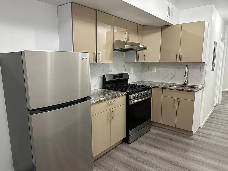 1025 Buttonwood St #2 — Photo 3