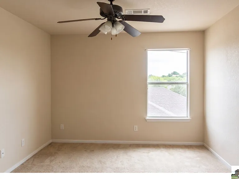 310 Janelle Dr #B — Photo 8