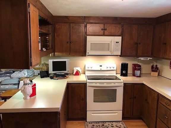 5th image of 410 Garden City Dr