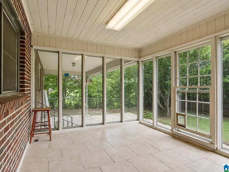 243 Cedar Crst — Photo 10