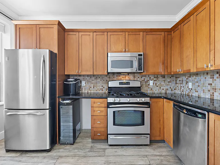 2614 Palisade Ave #4B — Photo 9